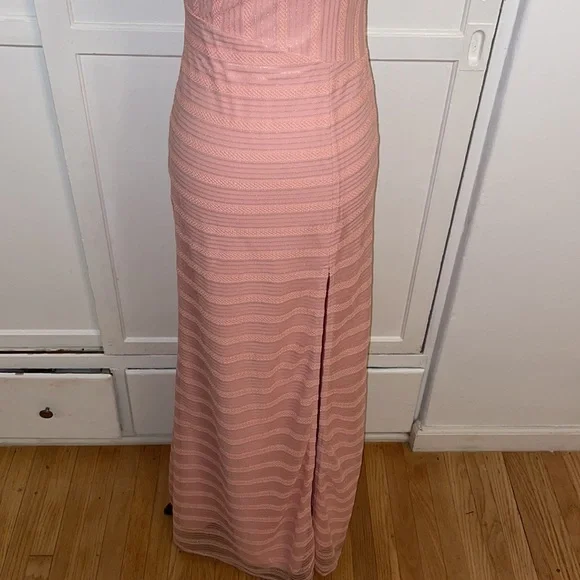 Lovers and friends pink formal dress - Picture 4 of 9